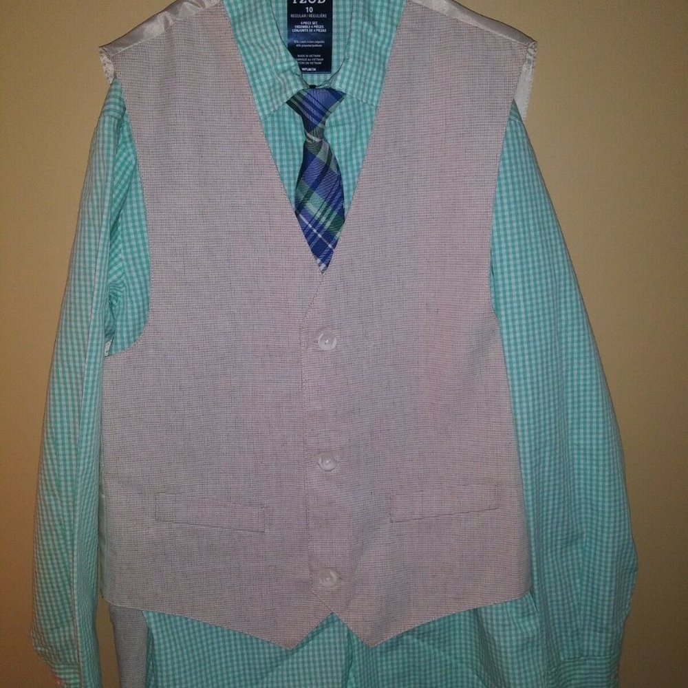 Izod 4 Piece Boys Dress Suit with Tie Size 10. New! FREE SHIPPING!